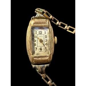 Vintage DORIC Swiss Gold Tone Ladies Wristwatch Rectangle Case Link Band Works